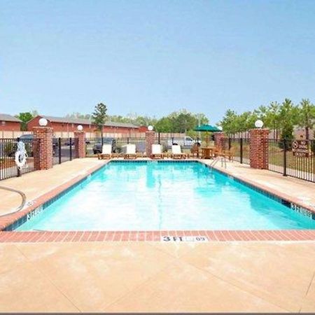 Comfort Suites Airport Luckney Ngoại thất bức ảnh