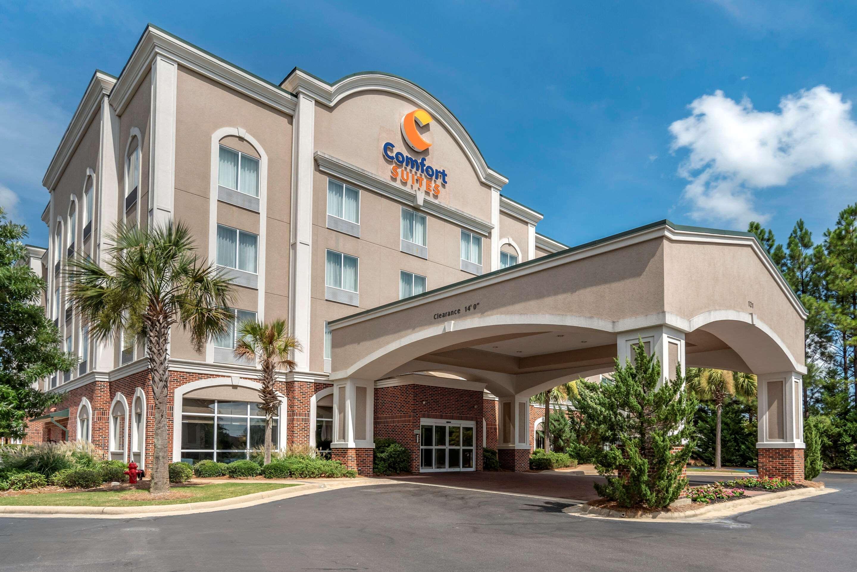 Comfort Suites Airport Luckney Ngoại thất bức ảnh