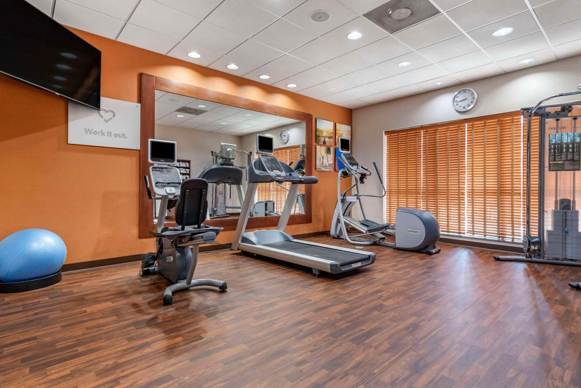 Comfort Suites Airport Luckney Ngoại thất bức ảnh