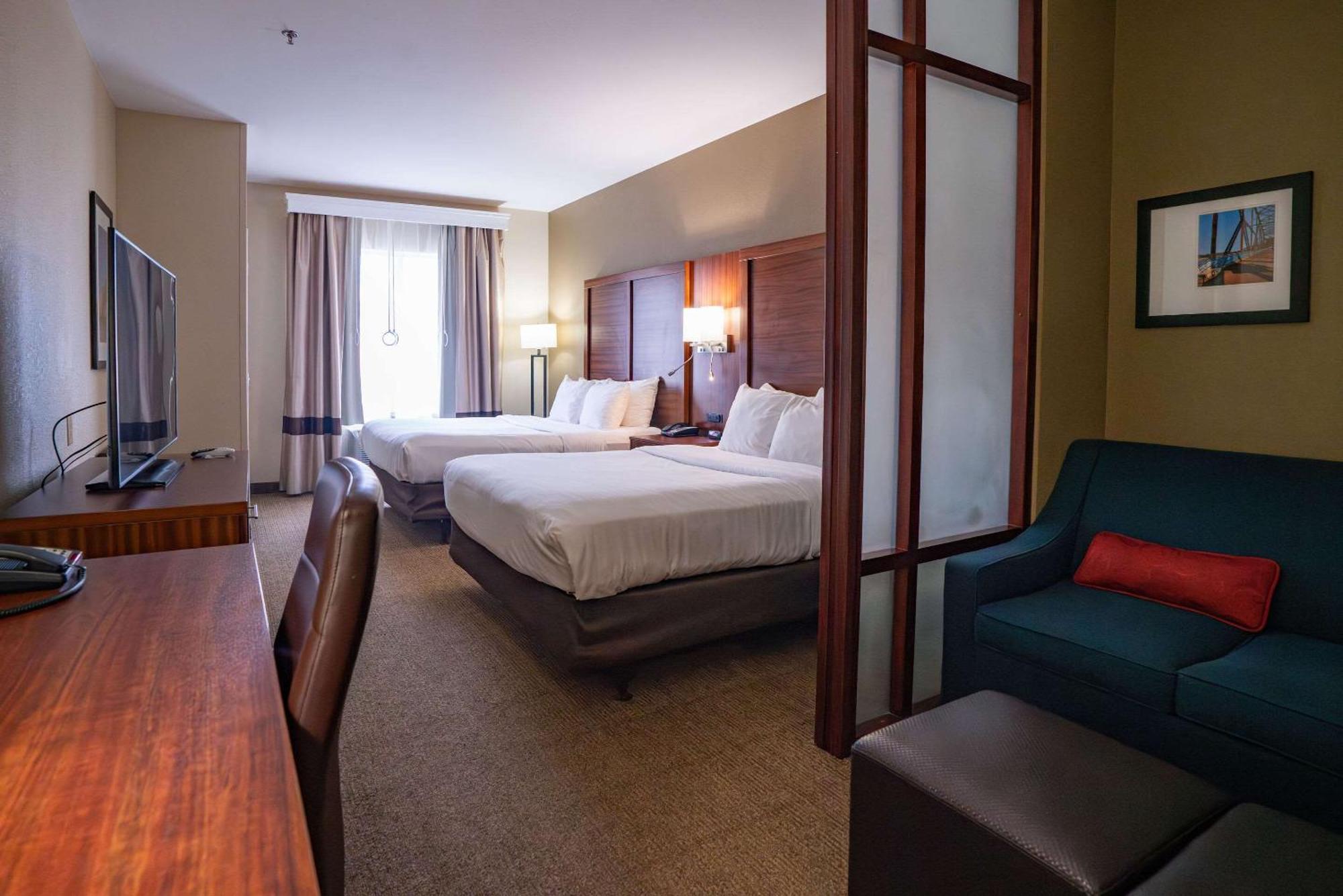 Comfort Suites Airport Luckney Ngoại thất bức ảnh