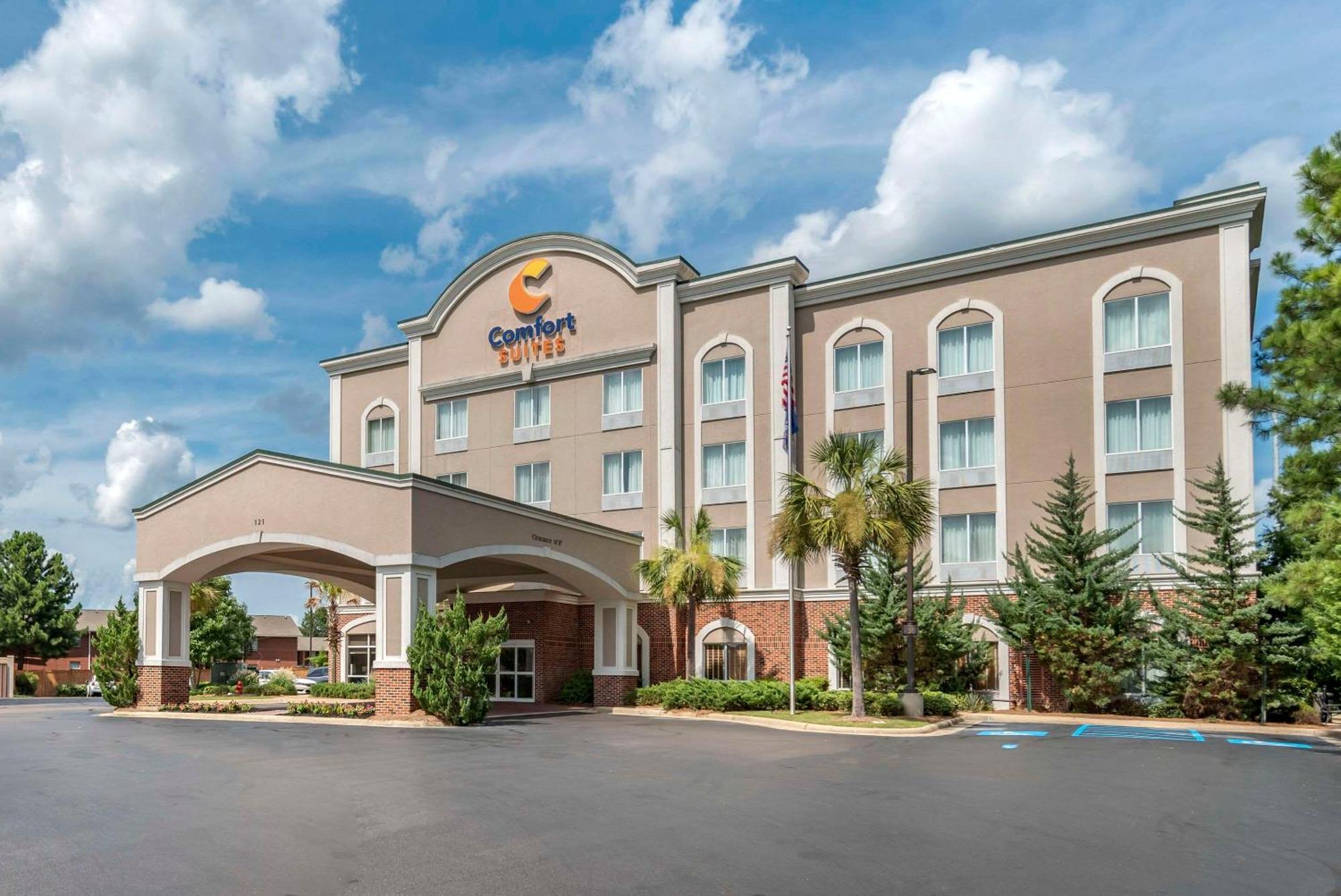 Comfort Suites Airport Luckney Ngoại thất bức ảnh